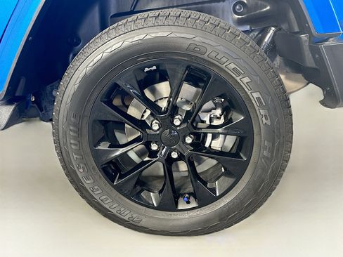 Used 2023 Jeep Wrangler Unlimited Sahara w/ Cold Weather Group AWD/4WD image 11