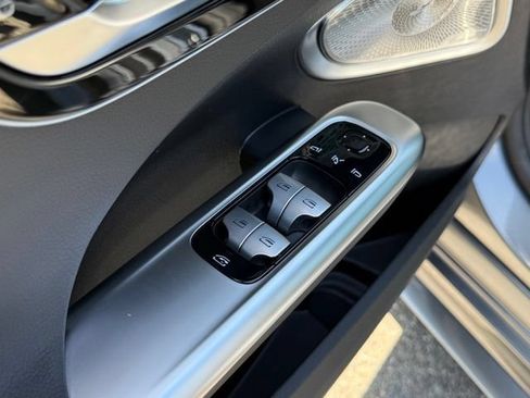 Used 2025 Mercedes-Benz C 300 Sedan image 18