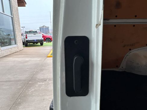 Used 2016 Nissan NV 2500 SV image 27