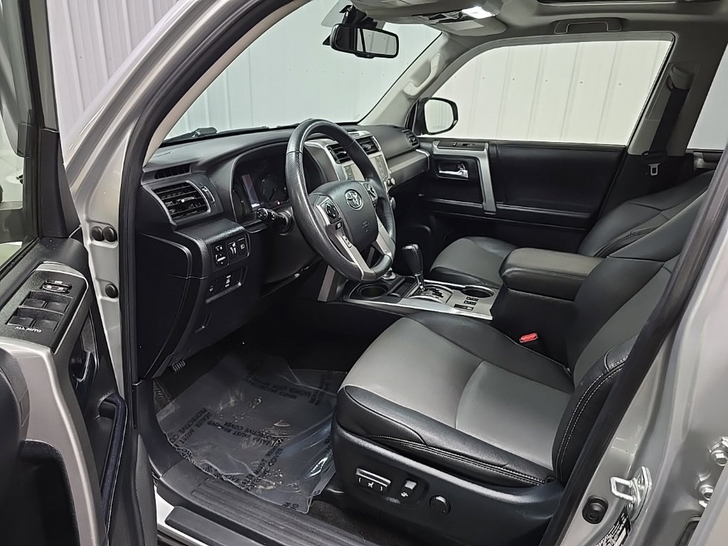 Used 2020 Toyota 4Runner SR5 Premium w/ Moonroof Package AWD/4WD image 29