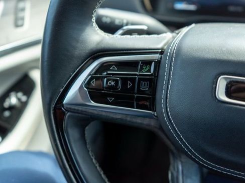 Used 2022 Jeep Grand Cherokee Overland w/ Adv Protech Group III image 16