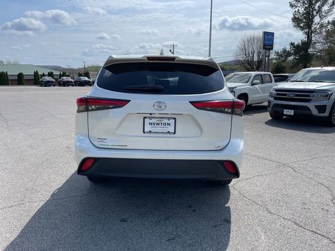Used 2021 Toyota Highlander LE FWD image 52