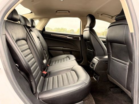 Used 2018 Ford Fusion SE w/ Equipment Group 602A FWD image 20