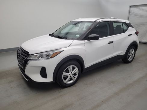 Used 2022 Nissan Kicks S FWD image 2