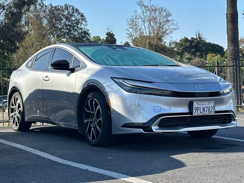 Used 2024 Toyota Prius Prime FWD image 2