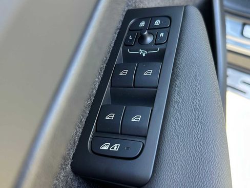 New 2025 Volvo XC40 B5 Ultra w/ Climate Package image 20