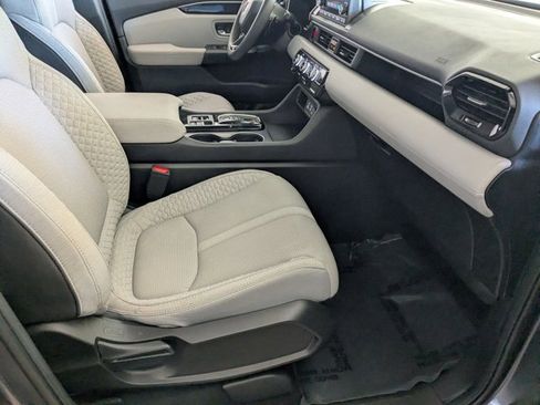 Certified 2023 Honda Pilot LX image 20