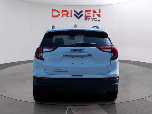 Used 2022 GMC Terrain SLE w/ Driver Convenience Package FWD image 4