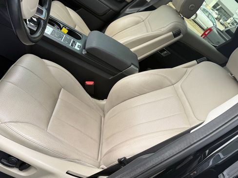 Used 2019 Land Rover Discovery SE image 44