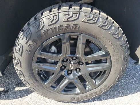 Used 2021 Chevrolet Silverado 1500 Custom Trail Boss image 16