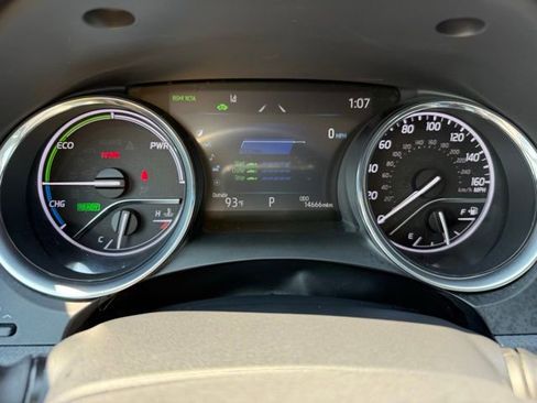 Used 2020 Toyota Camry XLE image 21