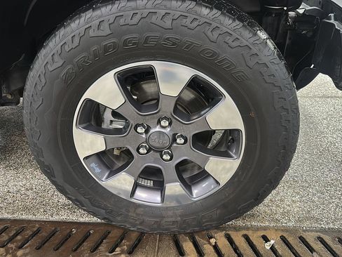 Used 2018 Jeep Wrangler Unlimited Sahara image 12