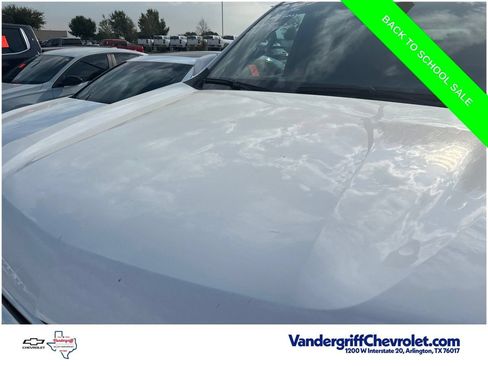 Used 2025 Chevrolet Suburban LT RWD image 2