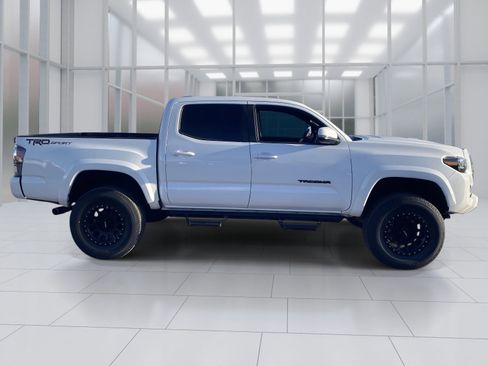 Used 2021 Toyota Tacoma TRD Sport w/ Technology Package image 7
