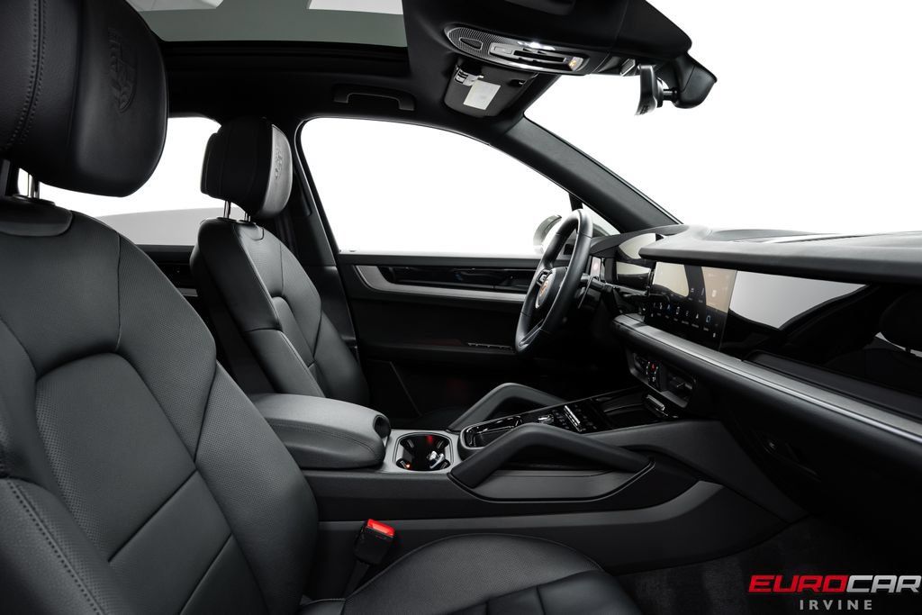 Used 2025 Porsche Cayenne AWD/4WD image 34