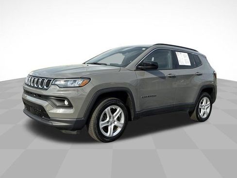 Used 2023 Jeep Compass Latitude image 1