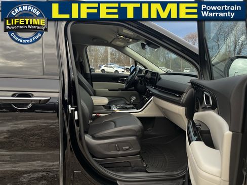 Used 2024 Kia Carnival SX image 36