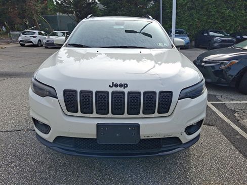 Used 2019 Jeep Cherokee Latitude Plus AWD/4WD image 2