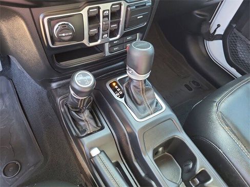 Used 2023 Jeep Gladiator Overland image 21