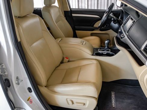 Used 2018 Toyota Highlander XLE image 30