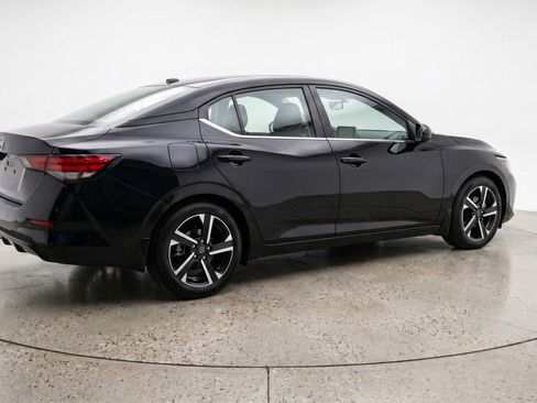 Used 2025 Nissan Sentra SV FWD image 9