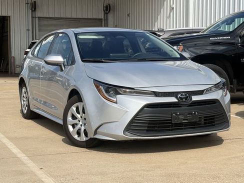Used 2024 Toyota Corolla LE FWD image 2