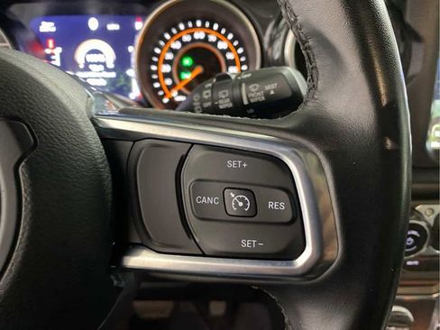 Used 2020 Jeep Wrangler Unlimited Sahara image 15