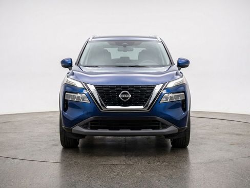Used 2025 Nissan Rogue SV image 2