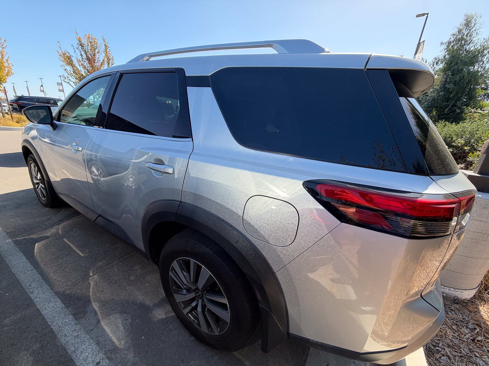 Used 2024 Nissan Pathfinder SL FWD image 4