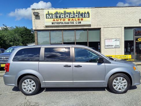 Used 2019 Dodge Grand Caravan SE FWD image 1