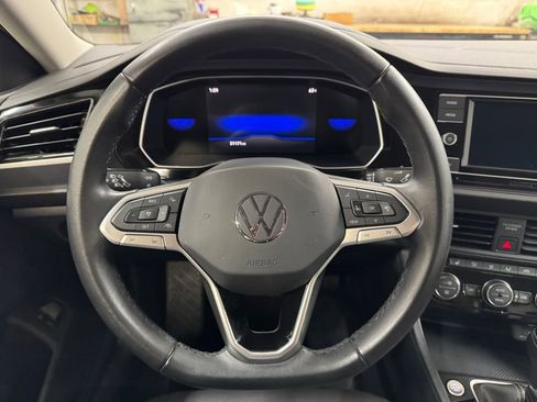 Used 2024 Volkswagen Jetta SE FWD image 19