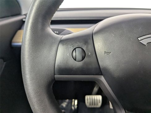 Used 2020 Tesla Model Y Long Range image 17