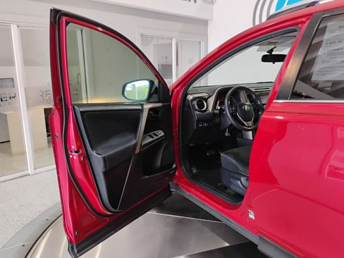Used 2015 Toyota RAV4 LE FWD image 34