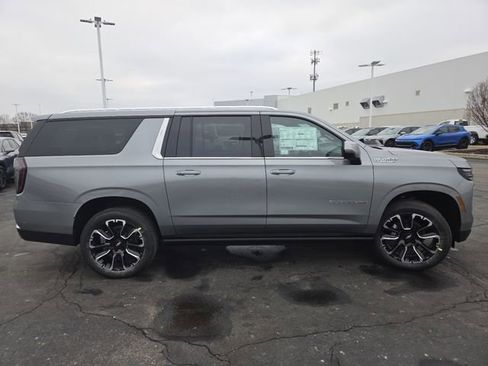 New 2026 Chevrolet Suburban High Country image 26