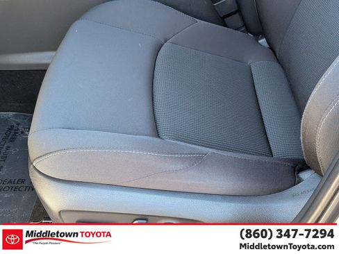 Used 2024 Toyota Venza LE AWD/4WD image 15