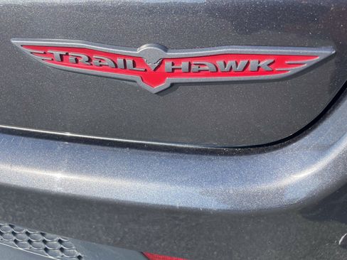 Used 2022 Jeep Compass Trailhawk w/ Trailhawk Convenience Group AWD/4WD image 32