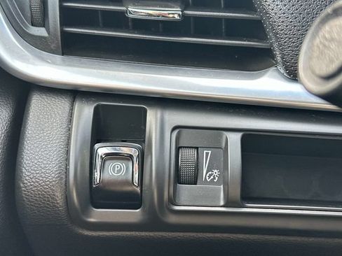 Used 2019 Cadillac XTS Luxury FWD image 25