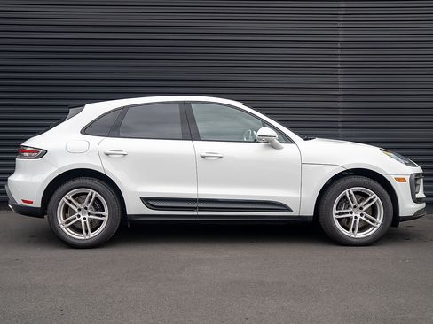 Certified 2026 Porsche Macan AWD/4WD image 28