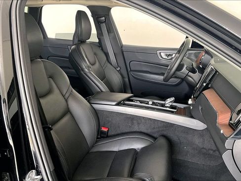 Certified 2024 Volvo XC60 B5 Ultimate w/ Protection Package Premier AWD/4WD image 8
