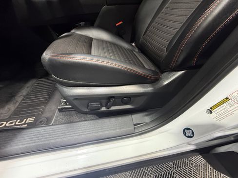 Used 2025 Nissan Rogue SV image 14