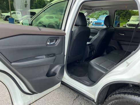 Used 2023 Nissan Rogue SV w/ SV Premium B Package AWD/4WD image 21