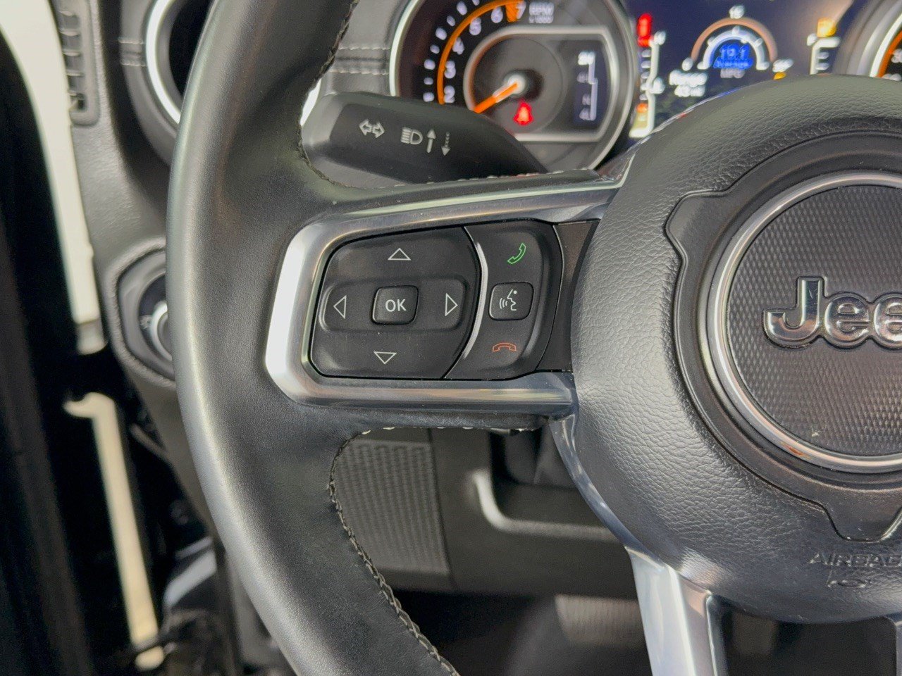 Used 2022 Jeep Wrangler Unlimited Sahara w/ LED Lighting Group AWD/4WD image 18