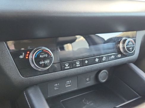 Used 2024 Mitsubishi Outlander SE image 27