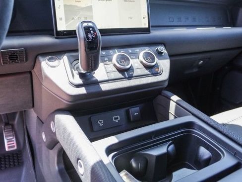 Certified 2024 Land Rover Defender 90 V8 AWD/4WD image 16