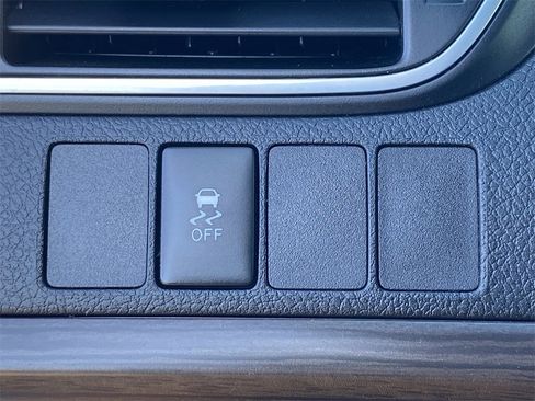 Used 2017 Toyota Camry LE image 29