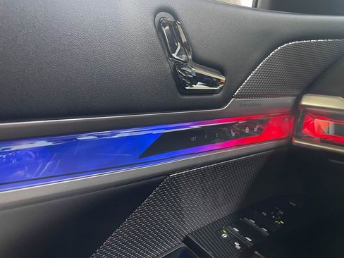 Used 2025 BMW 740i xDrive image 32