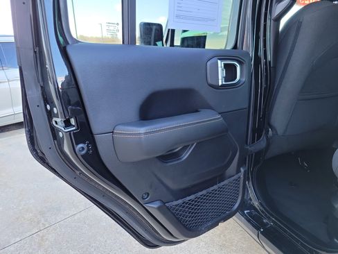 Used 2025 Jeep Wrangler Unlimited Sahara w/ Safety Group image 16