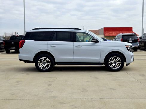 New 2026 Ford Expedition Active image 7