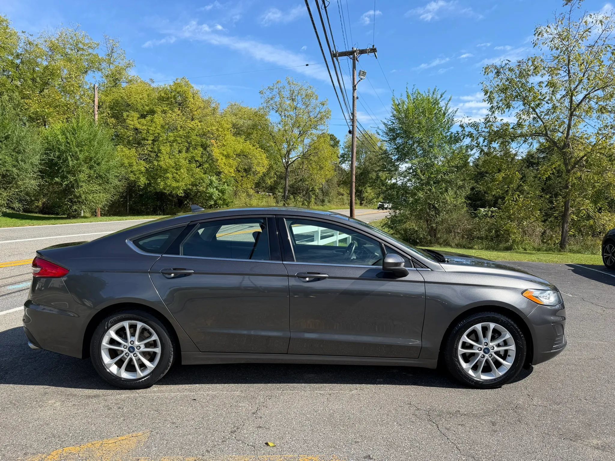 Used 2019 Ford Fusion SE FWD image 7