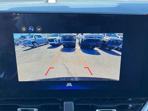 Used 2025 Chevrolet Equinox LT AWD/4WD image 23